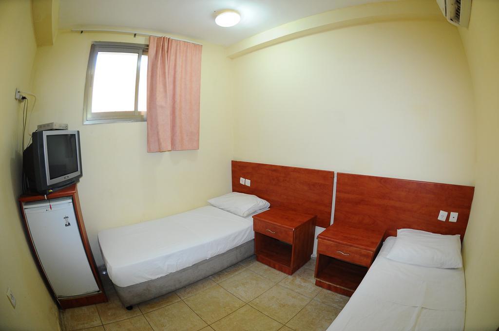 Faulty Towers Hotel Eilat Habitación foto
