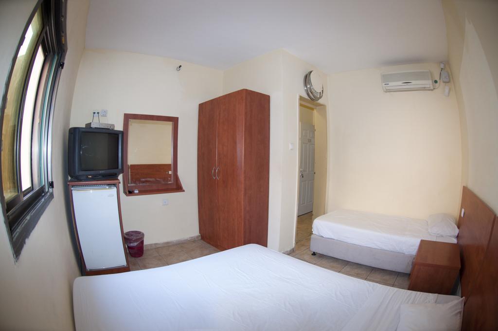 Faulty Towers Hotel Eilat Habitación foto