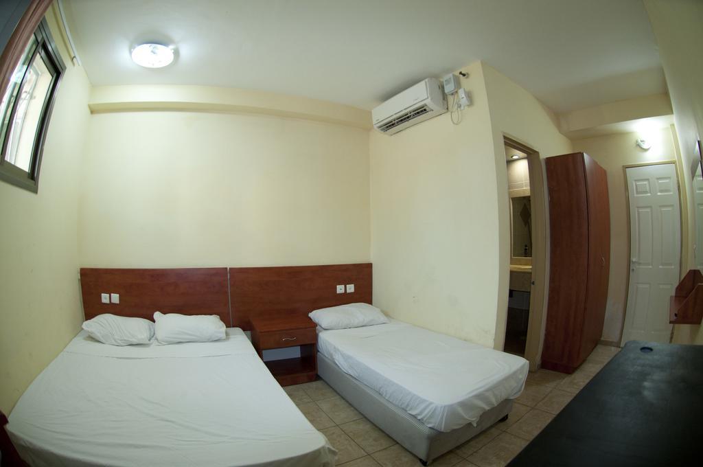 Faulty Towers Hotel Eilat Habitación foto