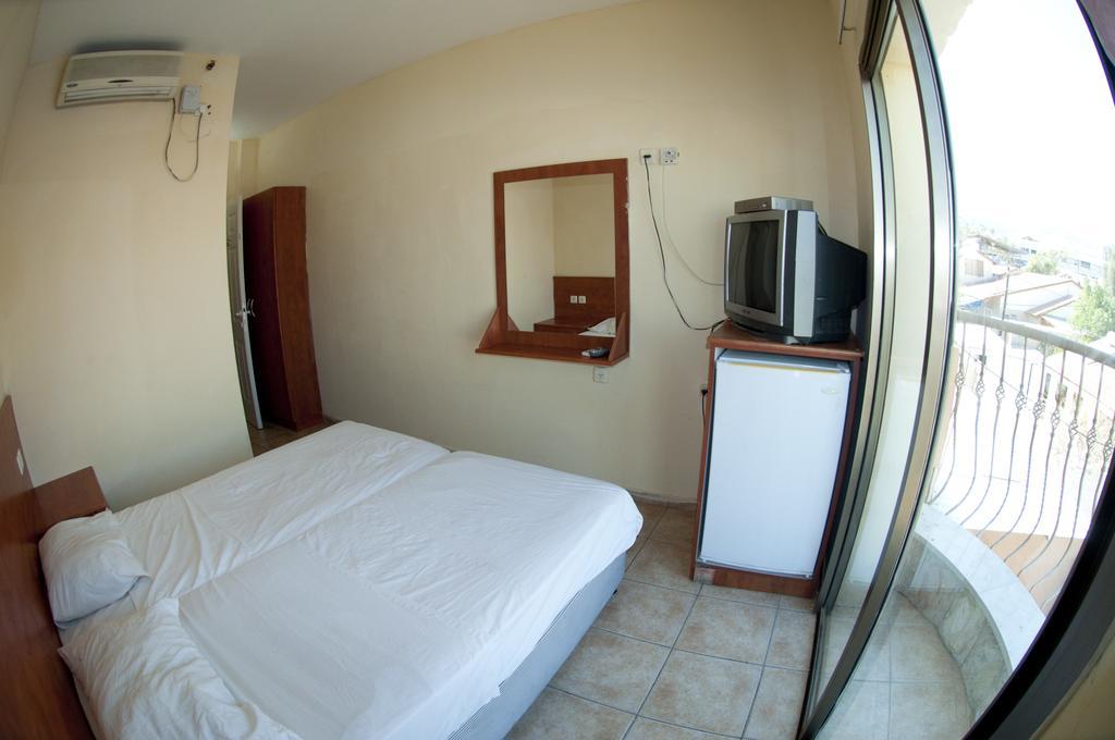 Faulty Towers Hotel Eilat Habitación foto