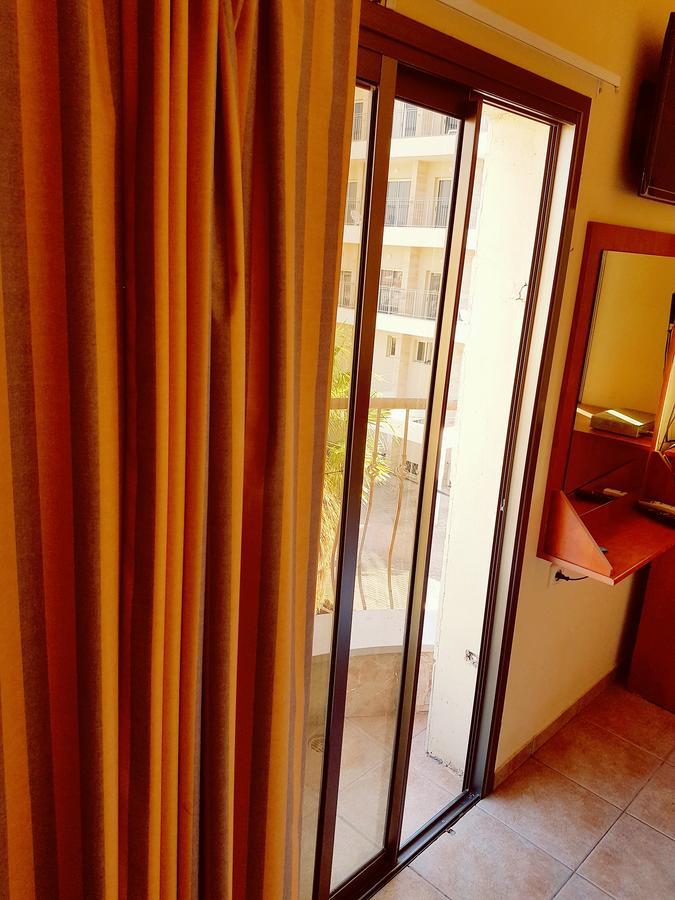 Faulty Towers Hotel Eilat Exterior foto